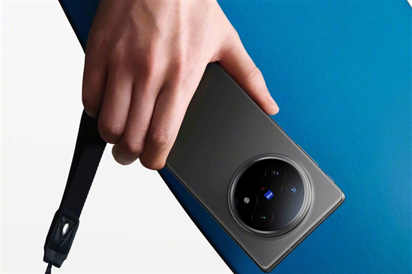 217g史上輕大折疊！vivo X Fold5發(fā)布：6999元起