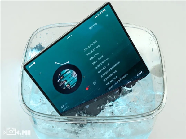 vivo剛出的這臺(tái)折疊屏 我愿稱它為“蘋果佳搭子”