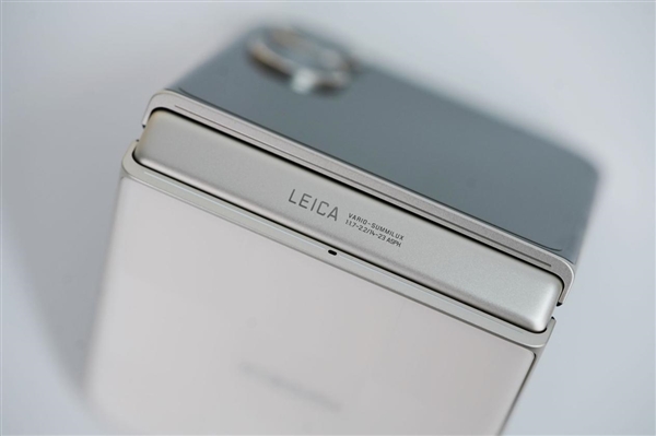 滿配旗艦小折疊屏！小米MIX Flip 2圖賞