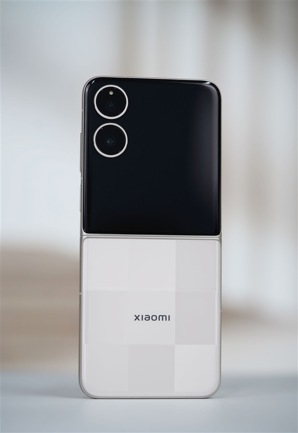 滿配旗艦小折疊屏！小米MIX Flip 2圖賞