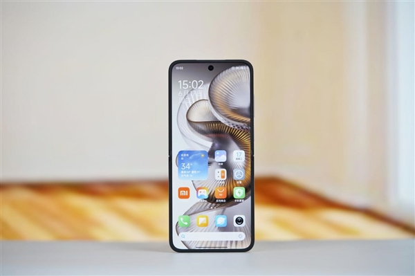 滿配旗艦小折疊屏！小米MIX Flip 2圖賞