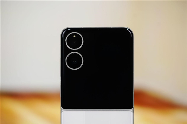 滿配旗艦小折疊屏！小米MIX Flip 2圖賞