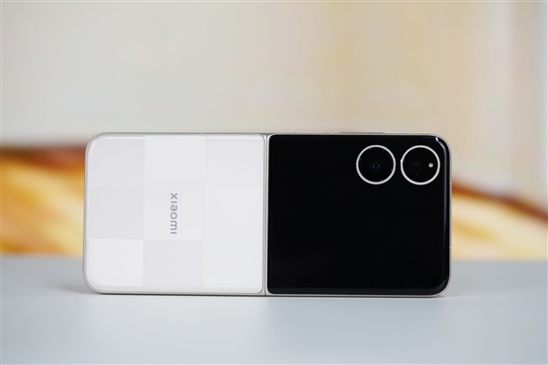 滿配旗艦小折疊屏！小米MIX Flip 2圖賞