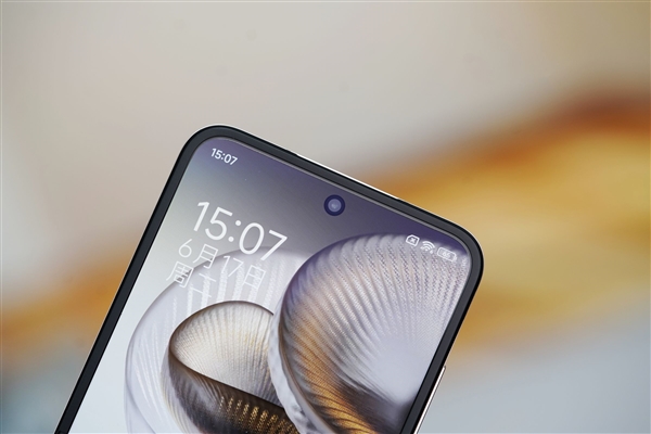 滿配旗艦小折疊屏！小米MIX Flip 2圖賞