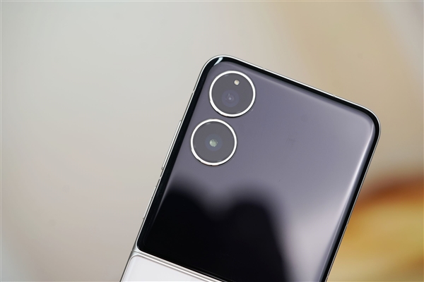 滿配旗艦小折疊屏！小米MIX Flip 2圖賞