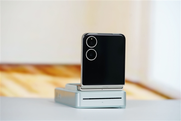 滿配旗艦小折疊屏！小米MIX Flip 2圖賞