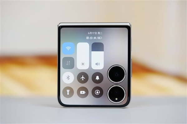 滿配旗艦小折疊屏！小米MIX Flip 2圖賞