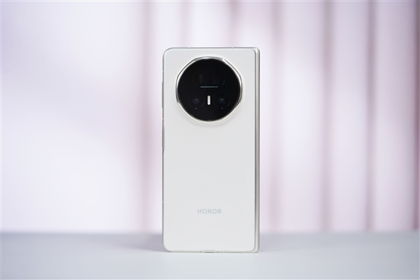 全球輕薄折疊屏！榮耀Magic V5首銷：狂攬8項(xiàng)世界紀(jì)錄 8999元起