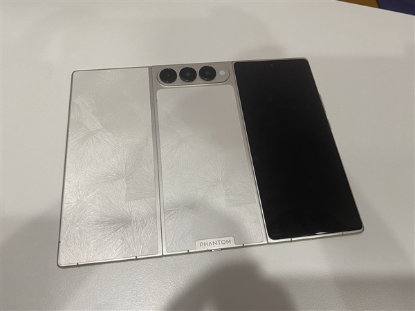 安卓首款！傳音三折疊屏首曝：外觀跟華為截然不同