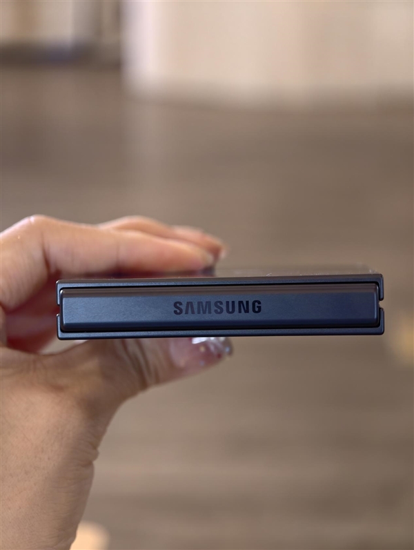 首發(fā)自研旗艦芯Exynos 2500！三星Galaxy Z Flip7發(fā)布：7999元起