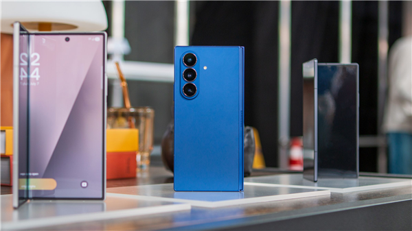 三星Galaxy Z Fold7圖賞:全球輕大折疊 比iPhone 16 Pro Max還要輕