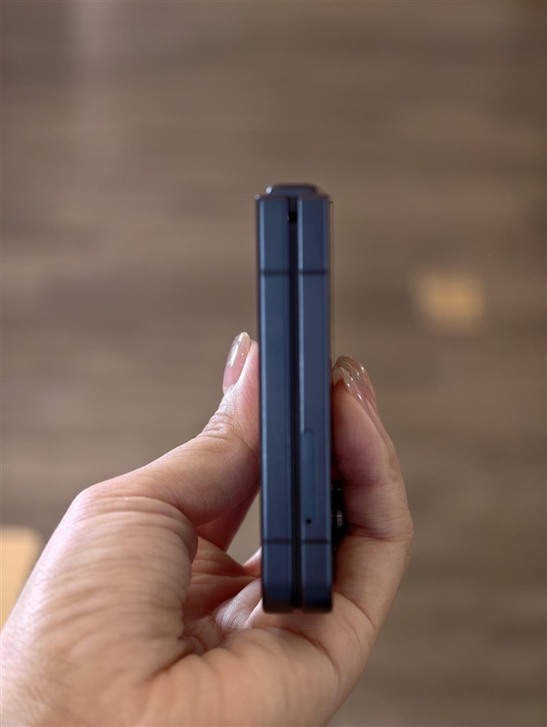 首發(fā)自研旗艦芯Exynos 2500！三星Galaxy Z Flip7發(fā)布：7999元起