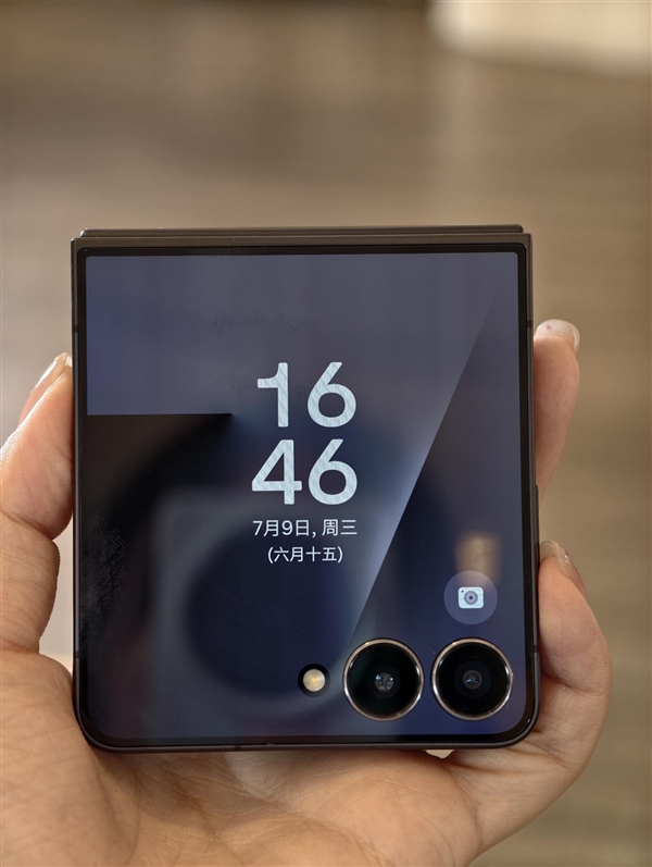 首發(fā)自研旗艦芯Exynos 2500！三星Galaxy Z Flip7發(fā)布：7999元起