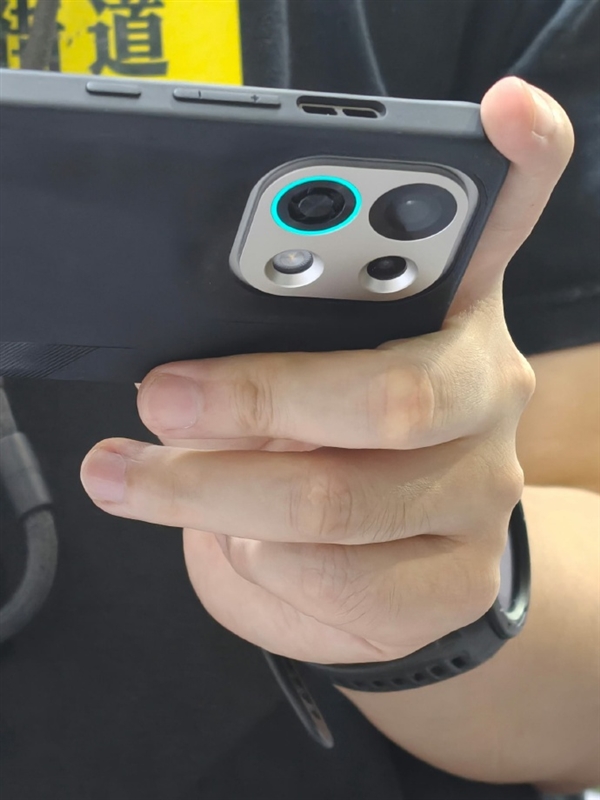 OPPO K13 Turbo系列真機亮相:自帶風扇+RGB