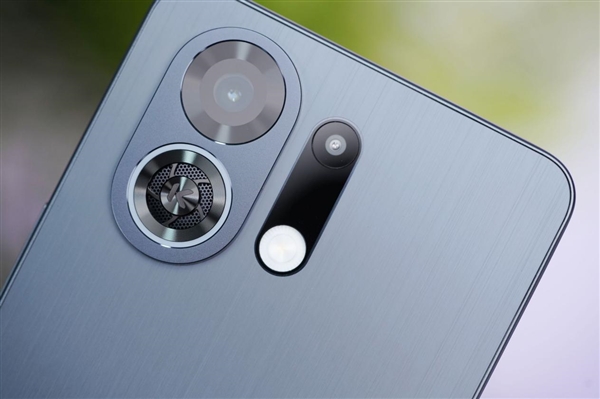 OPPO首款內(nèi)置風(fēng)扇手機(jī)！OPPO K13 Turbo Pro圖賞