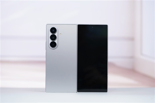 打破折疊屏脆弱魔咒！三星Galaxy Z Fold7通過彎折測試：裝甲折疊鉸鏈立大功