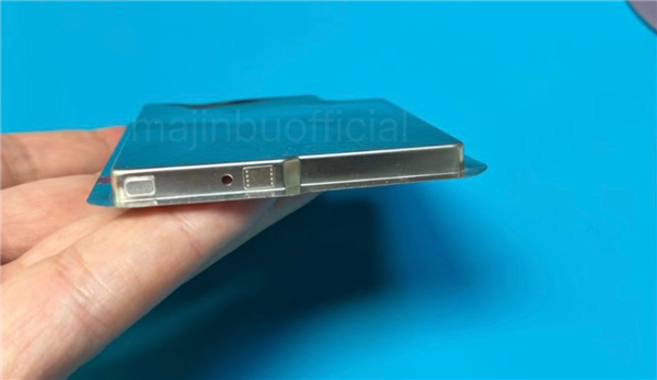 5.5mm蘋(píng)果史上薄手機(jī)！iPhone 17 Air電池實(shí)物曝光：僅2900mAh