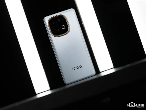 超大電池+旗艦性能=2199 iQOO新機(jī)把錢(qián)花在了刀刃上