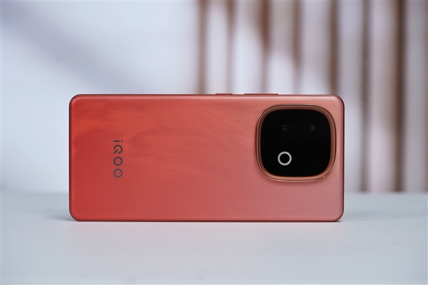 8000mAh輕薄旗艦！iQOO Z10 Turbo+圖賞