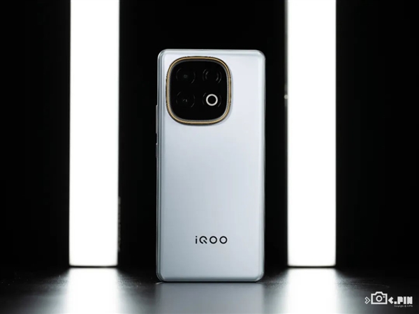 超大電池+旗艦性能=2199 iQOO新機(jī)把錢(qián)花在了刀刃上