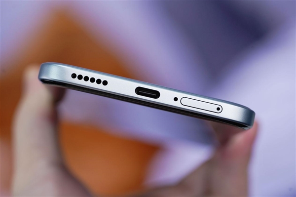 REDMI首款衛(wèi)星通信手機(jī)！REDMI Note 15 Pro+圖賞