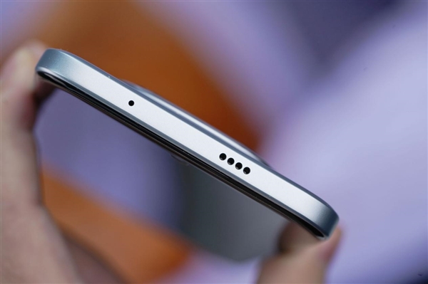 REDMI首款衛(wèi)星通信手機(jī)！REDMI Note 15 Pro+圖賞