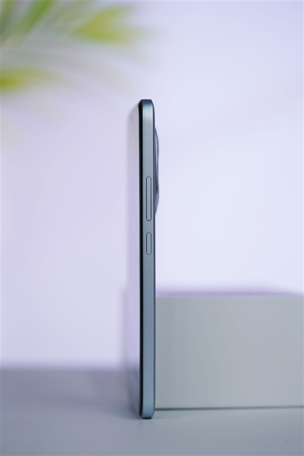 REDMI首款衛(wèi)星通信手機(jī)！REDMI Note 15 Pro+圖賞