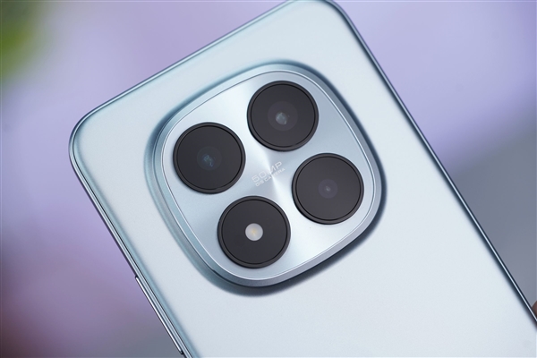 REDMI首款衛(wèi)星通信手機(jī)！REDMI Note 15 Pro+圖賞