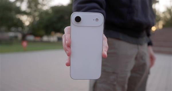 夢回iPhone 4！曝蘋果為iPhone 17 Air打造了邊框保護殼