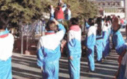 升國(guó)旗看圖寫(xiě)話(huà)作文