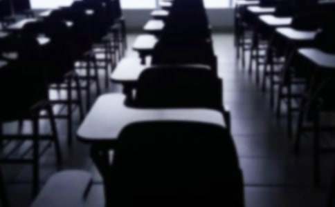 人教版高中第六冊四單元作文：再見了，親愛的母校-750字